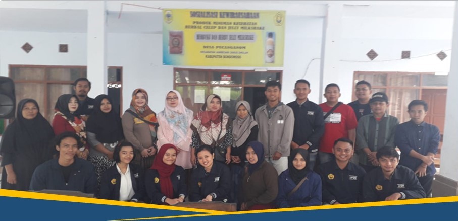 Mahasiswa Universitas Jember Latih Warga Manfaatkan Toga